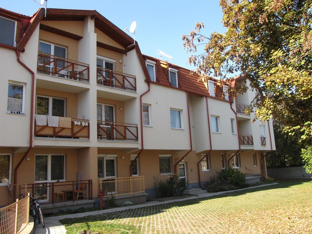 Zoli Apartmanok-Anita Koelcsey 34-36 Hajduszoboszlo Bagian luar foto