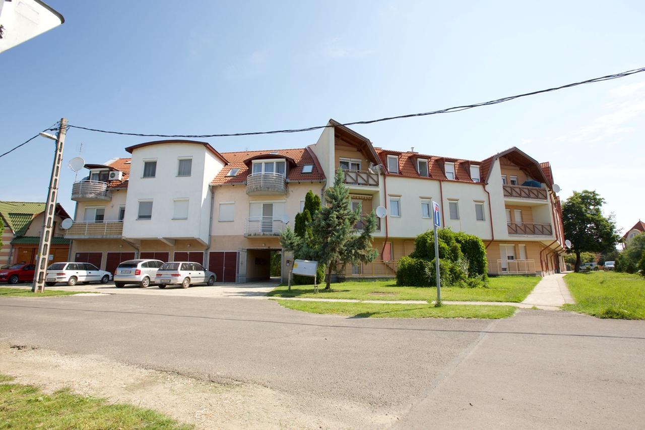Zoli Apartmanok-Anita Koelcsey 34-36 Hajduszoboszlo Bagian luar foto