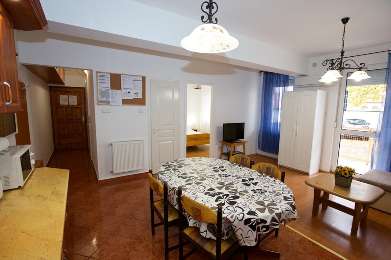 Zoli Apartmanok-Anita Koelcsey 34-36 Hajduszoboszlo Bagian luar foto